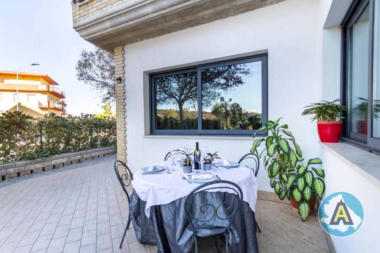 Isola Felice Hotell Silvi Paese Exteriör bild