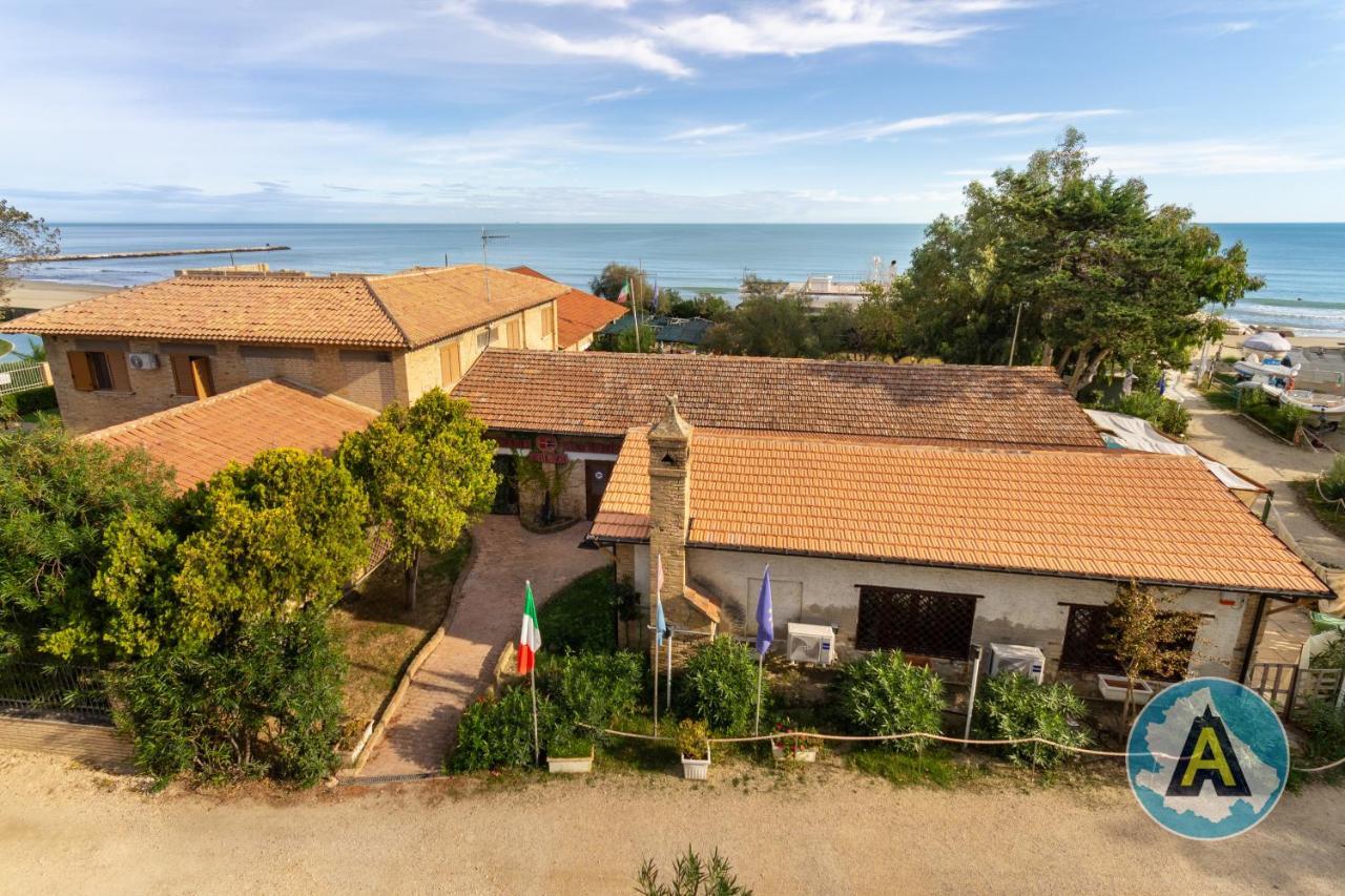 Isola Felice Hotell Silvi Paese Exteriör bild